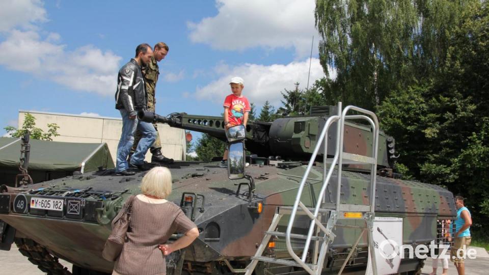 An zahlreichen Stationen stellen sich beim „Tag der offenen Tür“ die Soldaten der Zivilbevölkerung vor. Archivbild: frd