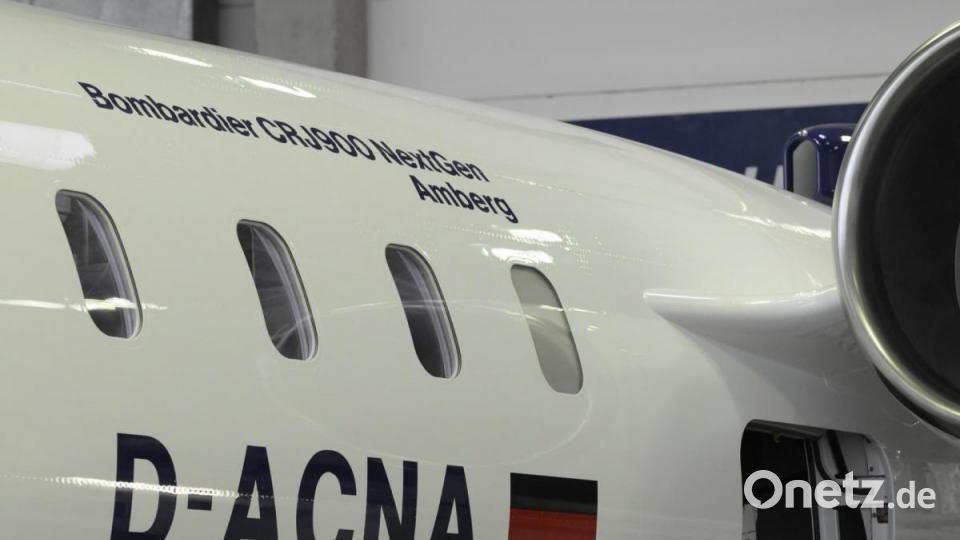 Bis Anfang 2018 trug die Maschine den Namen "Amberg" am Heck. Seit dem Wechsel ins neue Lufthansa-Farbkleid steht der Name besser sichtbar für die Passagiere vorne neben der Tür. Archivbild: Petra Hartl