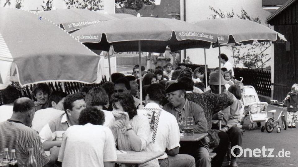 Anlässlich der Einweihung des Millionenprojekts fand 1995 das Bürgerfest am Bachlauf statt. Bild: ak