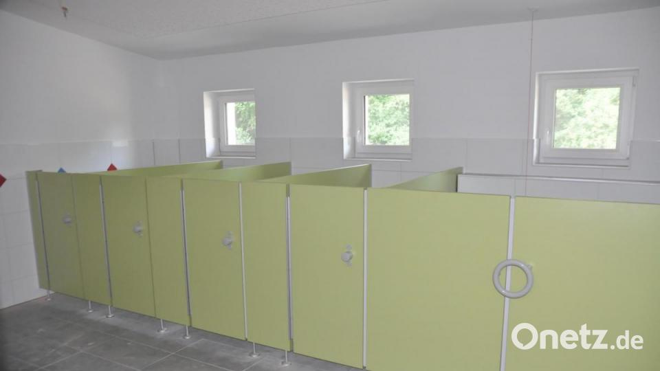 Die Kindertoiletten im Anbau des Kindergartens. Bild: ak