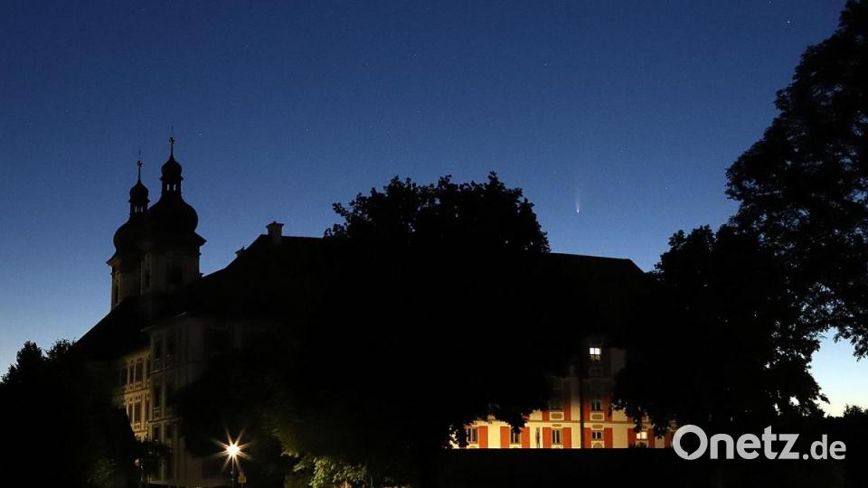 Komet Neowise über dem Kloster Speinshart. Bild: za