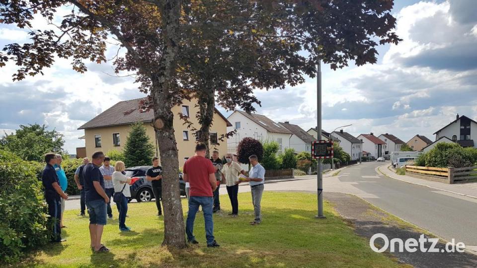 In der Kößlmühlstraße im Bereich zwischen den Einmündungen Finkenweg und Fasanenweg wird keine Tempo 30-Zone errichtet. Die Ergebnisse der Geschwindigkeitsmessungen zeigen, dass die Verkehrsteilnehmer - bis auf ganz wenige Ausnahmen - dort bislang nicht zu schnell unterwegs sind. Bild: ck