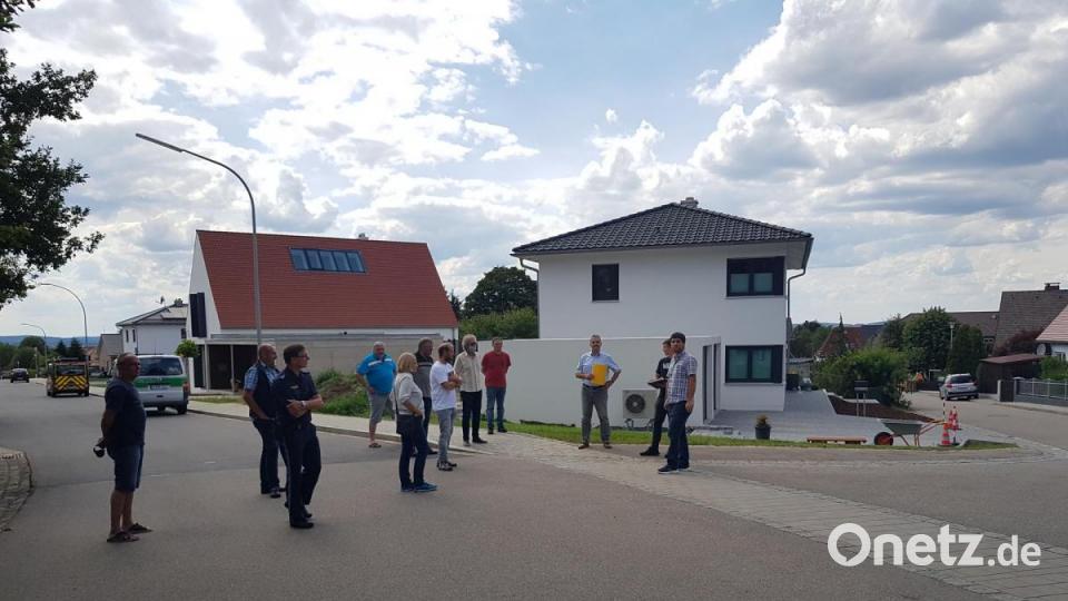 Der verkehrsberuhigte Bereich an den Schulen wird im Bereich Ecke Eglseestraße/August-Sperl-Straße nicht ausgeweitet. Auch an der Parksituation kann die Stadt nichts ändern, da es sich laut Verkehrsausschuss um das Schulzentrum handle. Dort werde grundsätzlich viel geparkt, wenn die Schüler gebracht oder abgeholt werden. Bild: ck