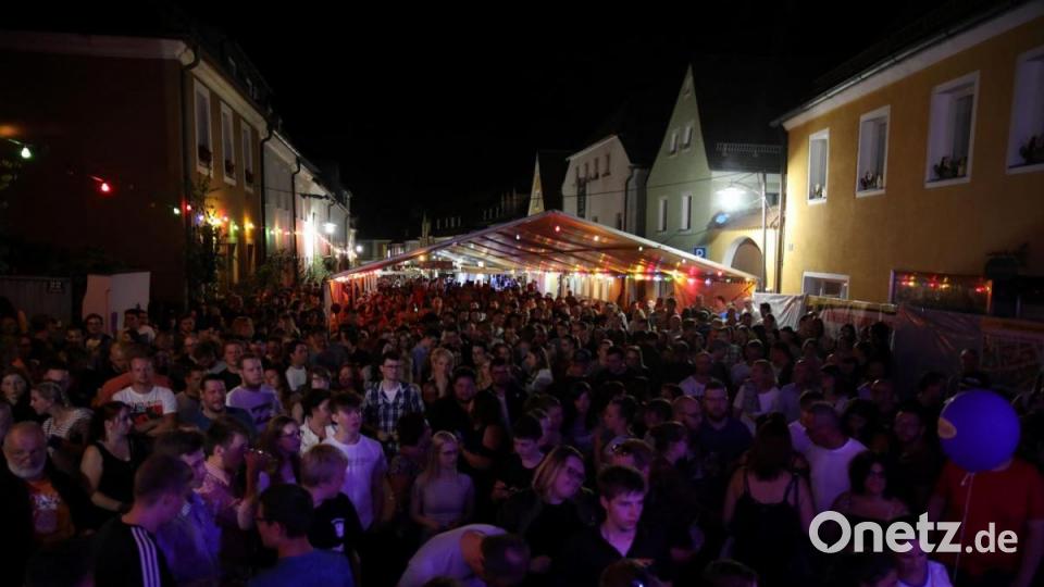 An diesem Wochenende hätten die Erbendorfer ihr Bürgerfest gefeiert. Wegen Corona muss die Veranstaltung heuer ausfallen. 2019 ließen es die Gäste krachen. Archivbild: njn