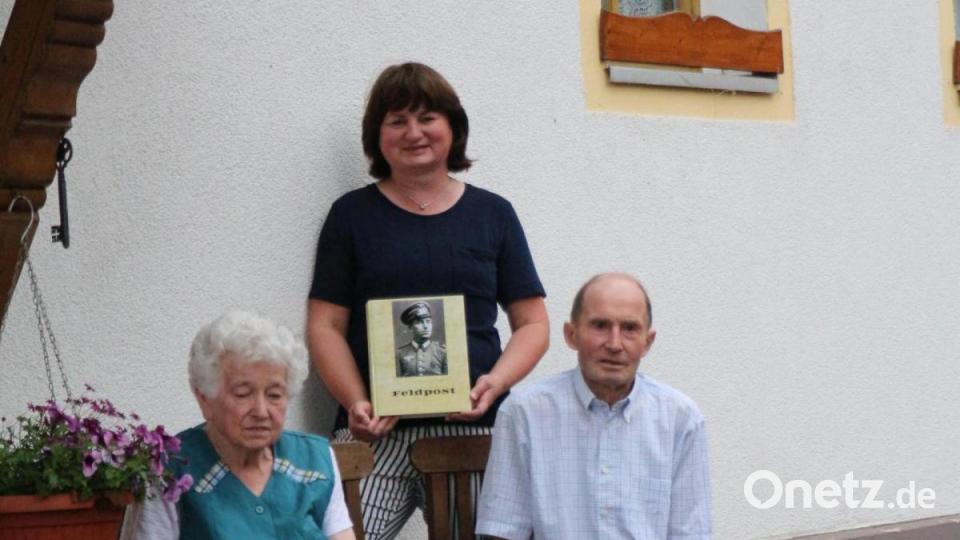 Birgit Übelmesser mit ihren Eltern Katharina und Josef Zeitler Bild: rpp