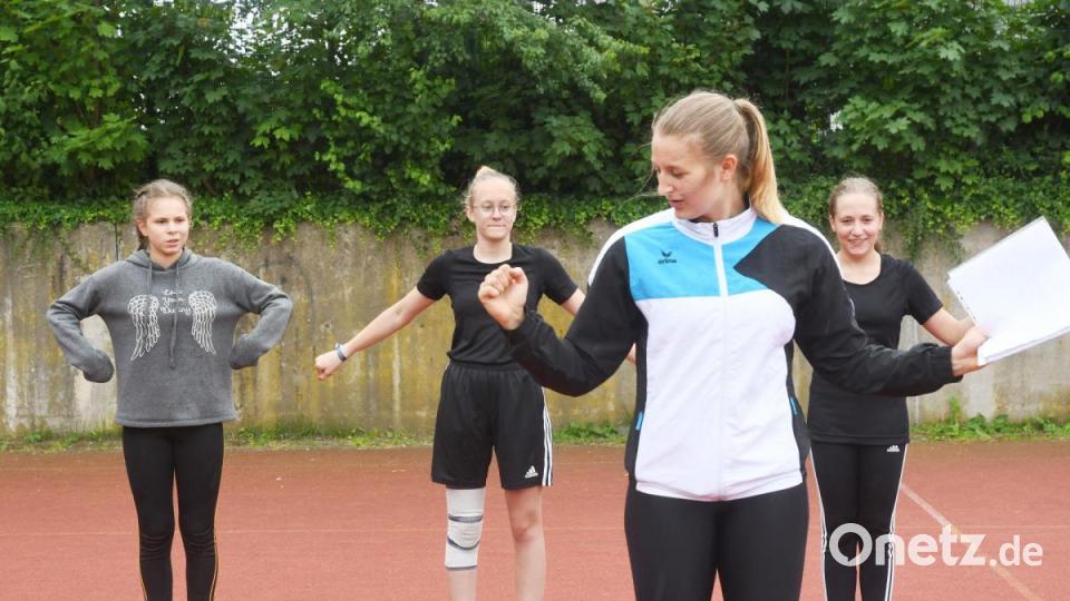 Die "Gymnastic Diamonds" beim Training auf dem Sportplatz des Kepler-Gymnasiums. Bild: Gabi Schönberger