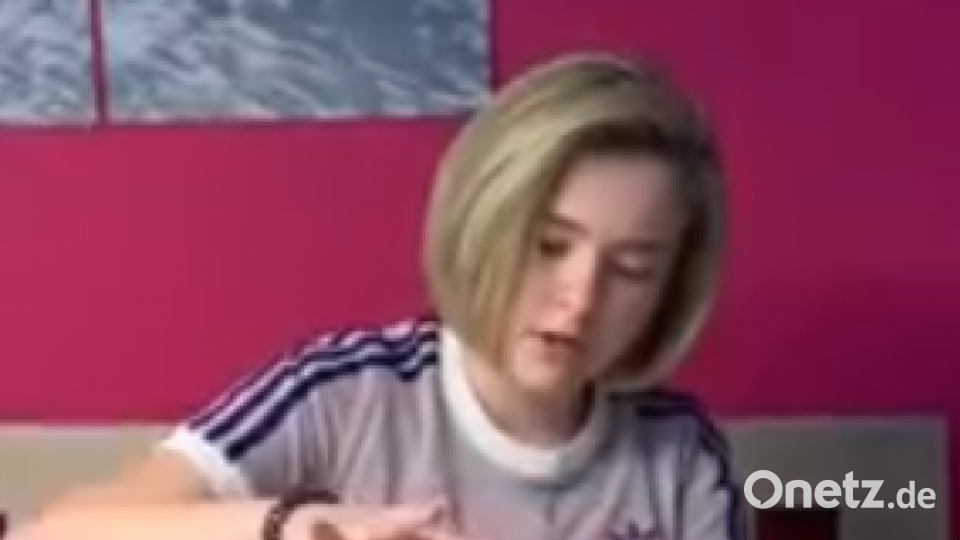 Versuch mit singenden Gläsern zum Thema „stehende Wellen“. Bild: exb