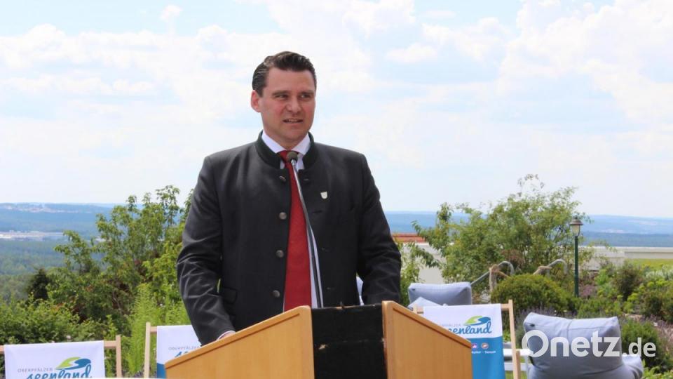 Landrat Thomas Ebeling, Vorsitzender des Zweckverband Oberpfälzer Seenland, begrüßte die geladenen Gäste Bild: pko