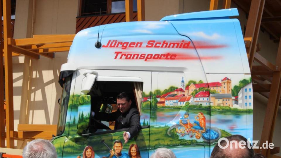 Landrat Thomas Ebeling am Steuer des neuen Seenland-Truck Bild: pko