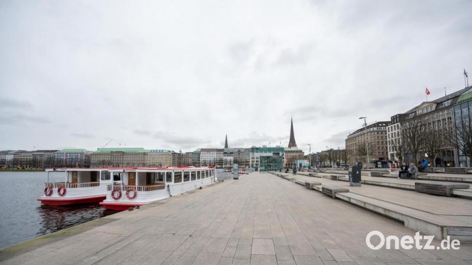 Der Jungfernstieg an der Binnenalster in Hamburg: Das Pflaster stammt von Godelmann. Bild: Daniel Reinhardt/dpa