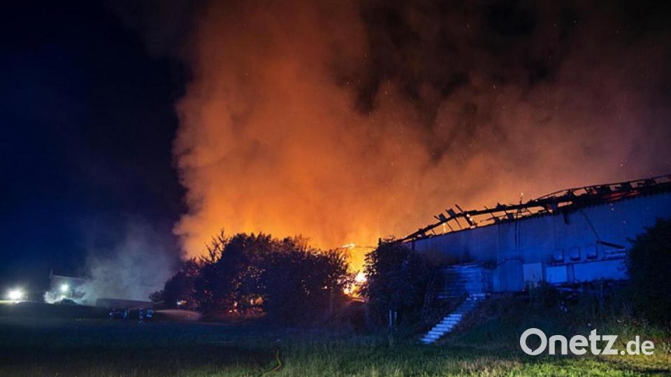 Die Einsatzkräfte konnten den angrenzenden Kuhstall halten. Bild: jma