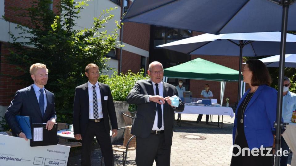 Große Freude herrscht bei der Übergabe der Spende bei der Lebenshilfe. Bild: ass