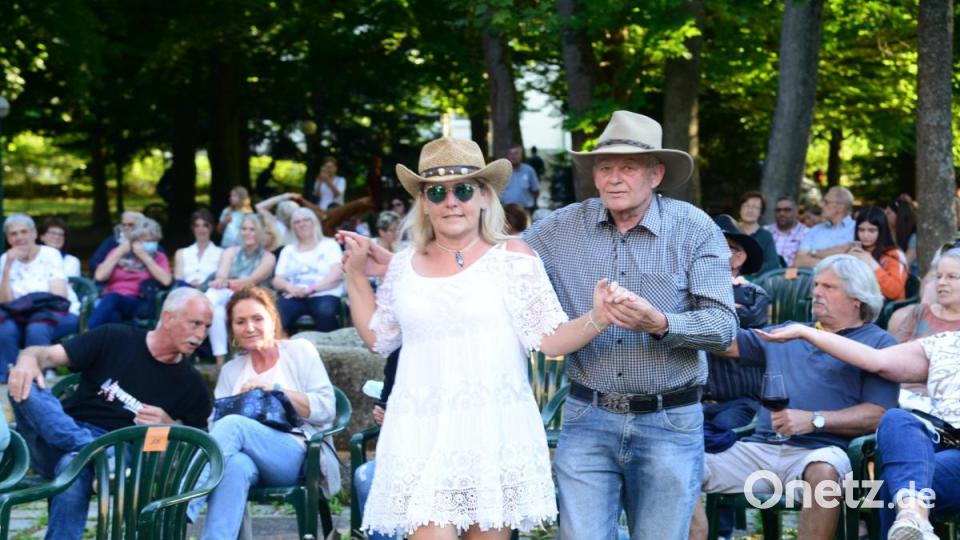 &quot;Ein Tänzchen in Ehren, kann auch bei Corona niemand verwehren&quot;. Bild: bey