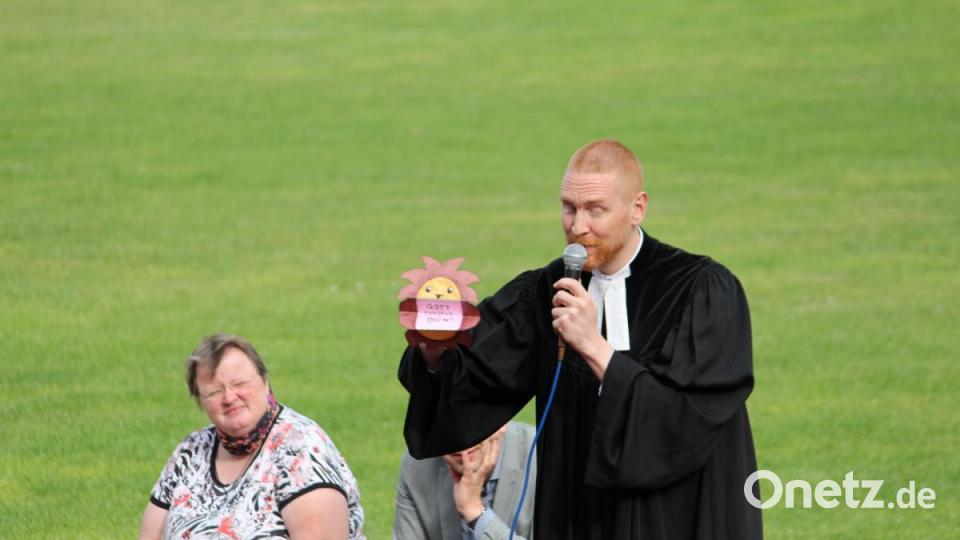 &quot;... Gott behütete ihn&quot;, erzählte Pfarrer Zeh. So steht es auch in diesem kleinen Löwenmaul geschrieben. Bild: fks