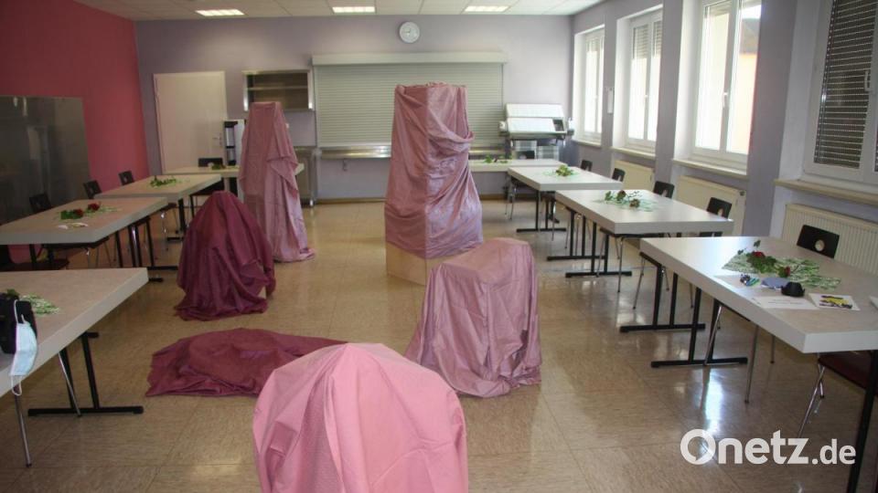 Das Geheimnis, was sich unter den Tüchern verbarg, wurde erst nach den Ansprachen gelüftet. Bild: wro