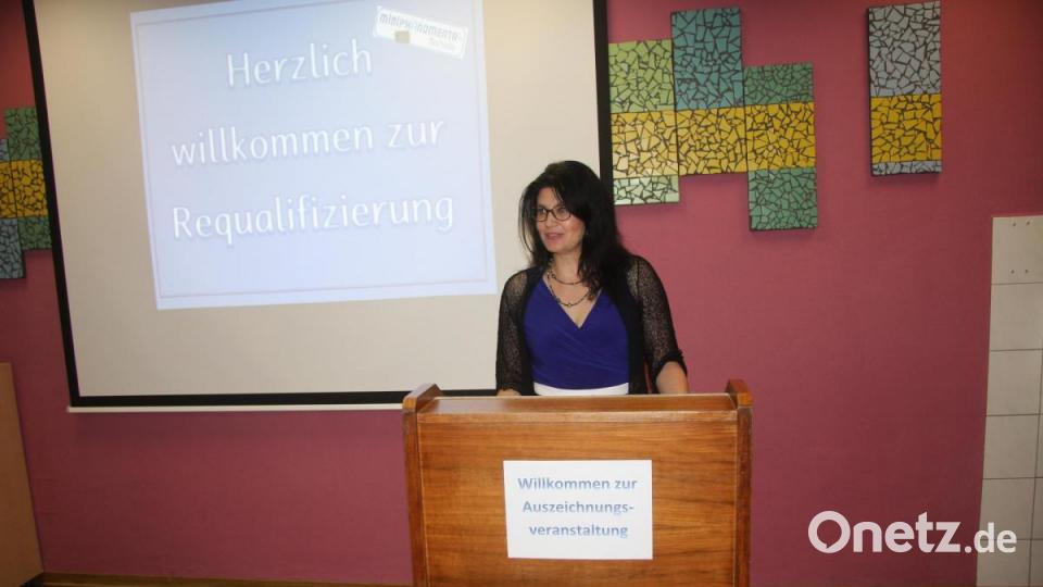 Durch den Festakt führte die Rektorin der Grundschule Wiesau, Inge Dick. Bild: wro