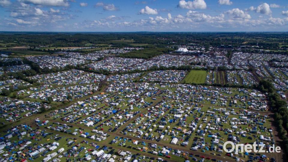 Und plötzlich sind 100.000 da. Bild: Axel Heimken/dpa