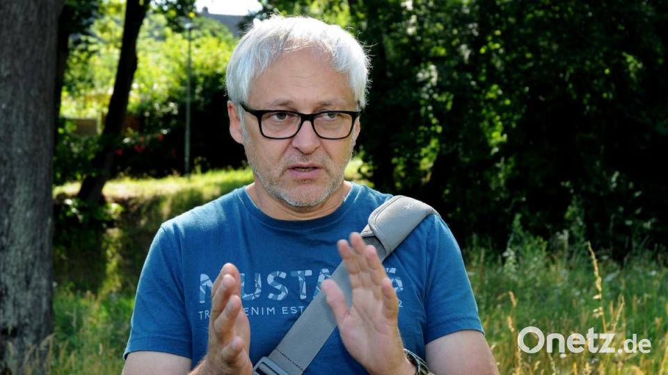 Jürgen Schmidl untersucht mit seiner Firma Bufos die Insektenpopulation im Amberger Stadtgebiet. Bild: Stephan Huber