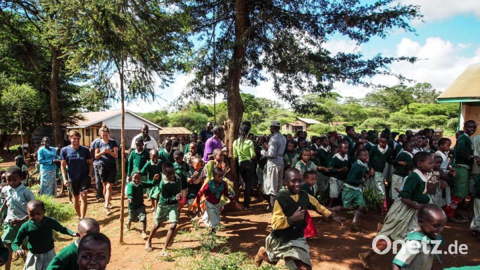 Kinder an der Empiron Primary School im Süden Kenias. &quot;Hydro Solution&quot; installierte dort einen ihrer Wasserfilter. Bild: Hydro Solution/ exb