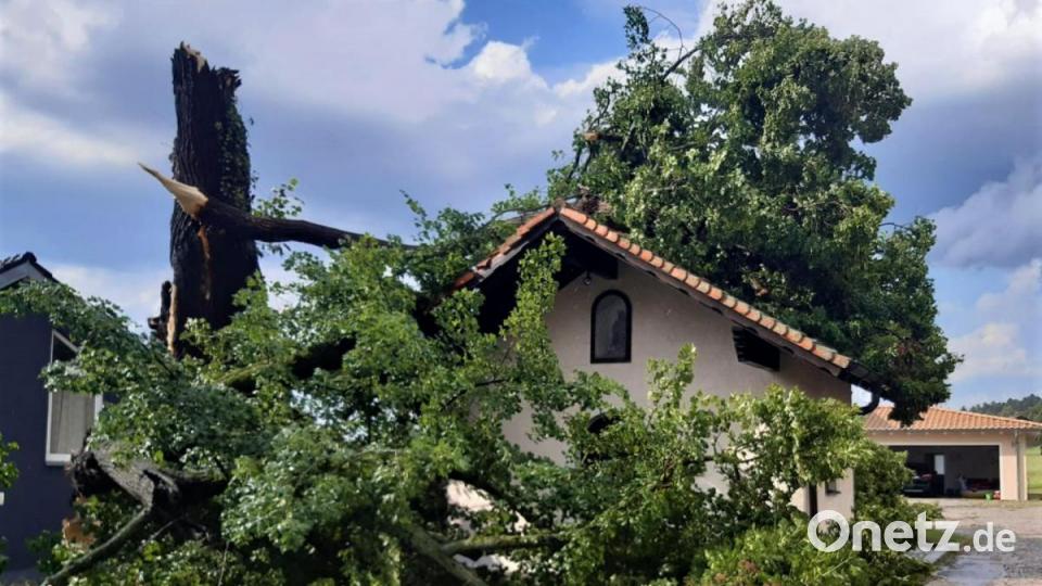 Insbesondere im Süden Bayerns und bei Regensburg hat es am Dienstag schwere Unwetter gegeben. Neben zahlreichen Sachschäden verletzten sich auch einige Menschen. Bild: Kreisbrandinspektion Cham