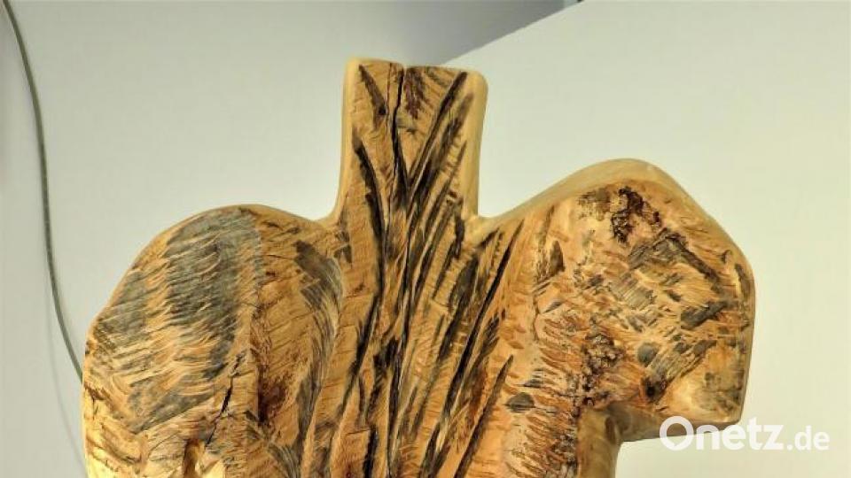 Körperwelten: Die imposante Holzskulptur stellt das menschliche Innenleben dar. Bild: ubb