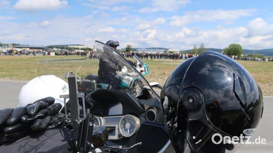 Aufmarsch zur Demonstration auf dem Neuen Festplatz. Bild: Kunz