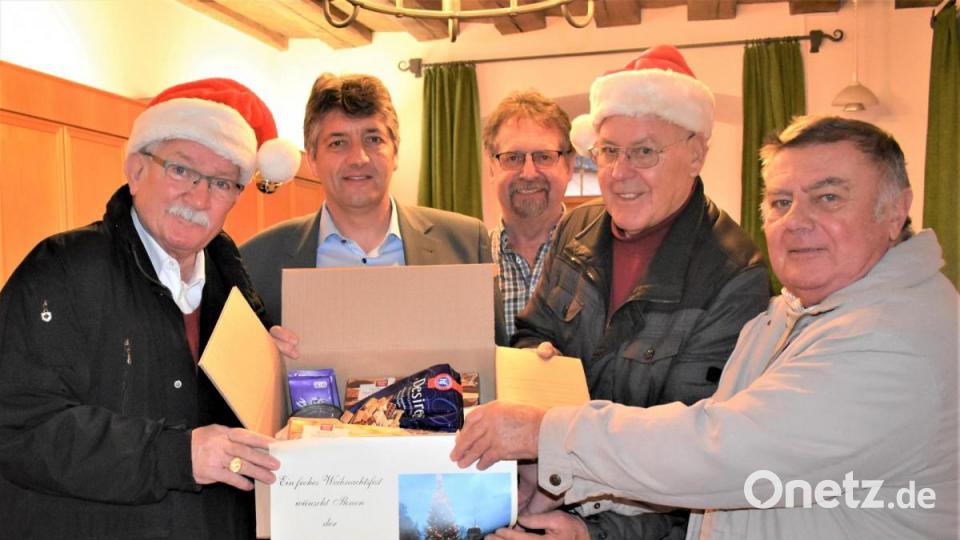 Die Erlöse aus dem Bierverkauf im Festzelt wurden für die Paketaktionen zu Weihnachten verwendet. Archivbild: rgr