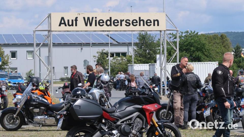 Aufmarsch zur Demonstration auf dem Neuen Festplatz. Bild: Kunz