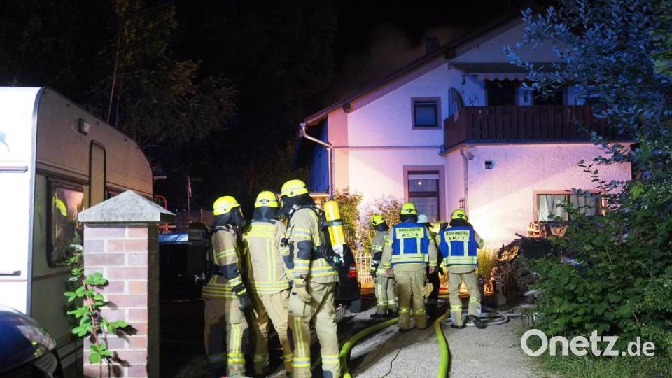 Beim Einsatz waren auch Atemschutzträger notwendig. Bild: Petra Hartl