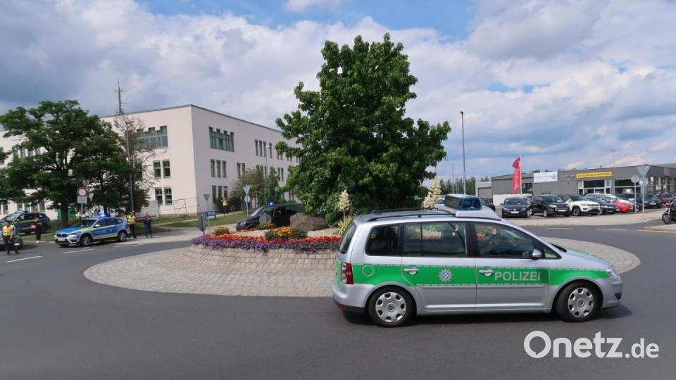 Nicht der Eberhofer-Kreisel in Frontenhausen, sondern der Wendepunkt des Motorrad-Korsos am Samstag durch Weiden. Bild: Kunz