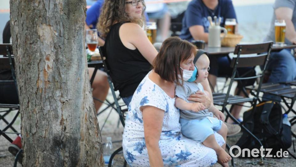 Die Funky Blues Rabbits legten beim Kummert Bräu in Amberg eine &quot;Doppelschicht&quot; ein. Zweimal vor jeweils 150 Gästen gaben sie ihren ersten Liveauftritt des Jahres. Bild: Andreas Brückmann