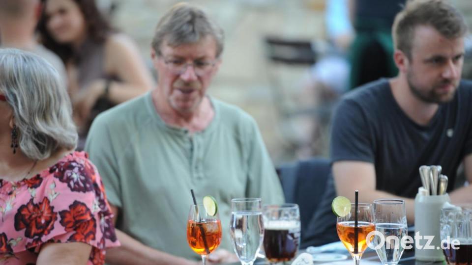 Die Funky Blues Rabbits legten beim Kummert Bräu in Amberg eine &quot;Doppelschicht&quot; ein. Zweimal vor jeweils 150 Gästen gaben sie ihren ersten Liveauftritt des Jahres. Bild: Andreas Brückmann