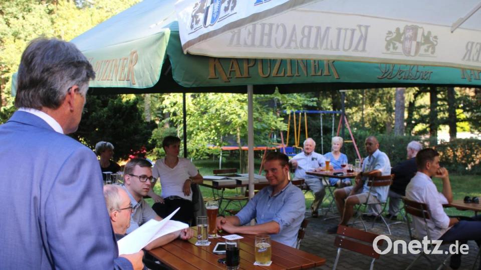 Aktuelle und ehemalige Stadträte mit Familie waren zu Gast. Bild: sne