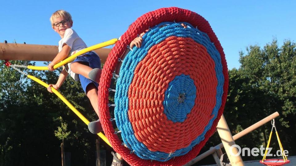 Die Nestschaukel bietet jede Menge Spaß auf dem Abenteuerspielplatz. Bild: Hirsch