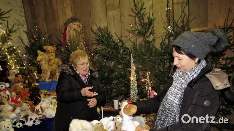 Über 130 Aussteller und Fieranten bereichern den Kunsthandwerklichen Weihnachtsmarkt in Tirschenreuth. Bild: ubb