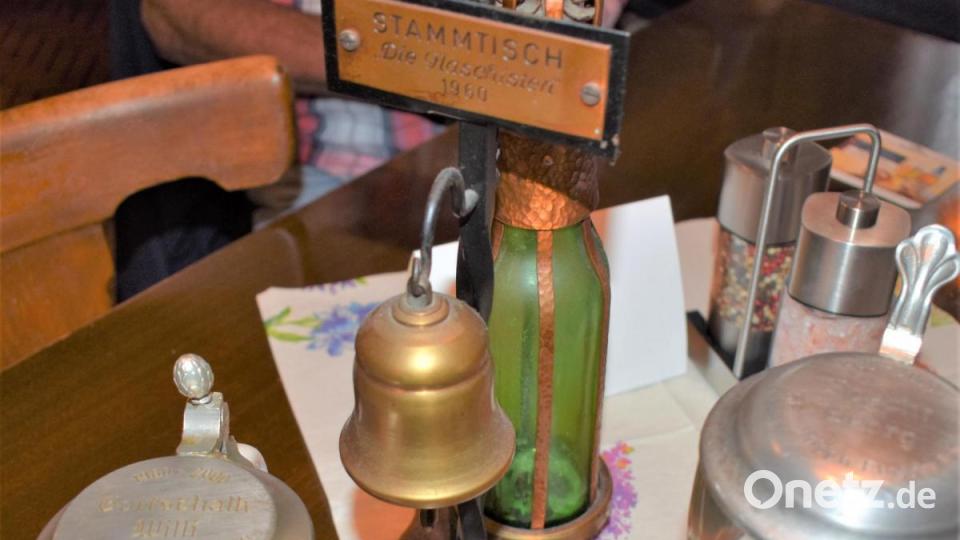 Jeder "Flaschist" hatte sein eigenes Glas oder seinen Bierkrug mit Gravur. Bild: rgr