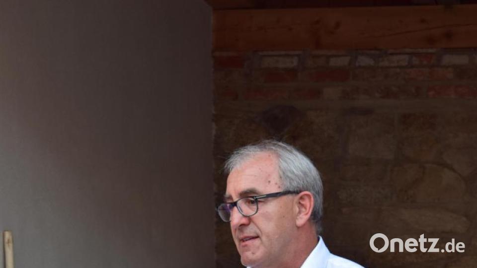 Ferdinand Lehner blickte zu Beginn der Feier zurück auf die zweijährige Bauphase. Bild: szl