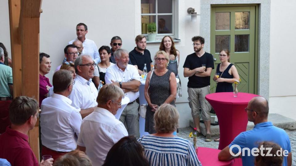 Ferdinand Lehner und seine Frau Monika Lehner-Haas haben das 200 Jahre alte Ackerbürgerhaus in der Hochwartstraße 11 in der Altstadt von Tirschenreuth saniert. Nach zwei Jahren Bauzeit können die Mieter in das Wohnquaritier einziehen. Bild: szl