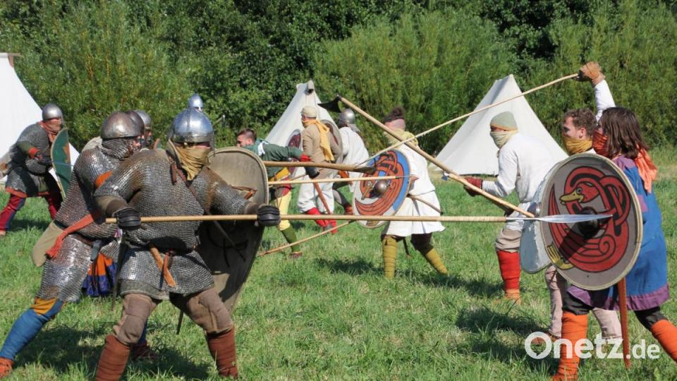 Authentisch wurden die Kämpfe aus dem frühen Mittelalter demonstriert. Bild: kro