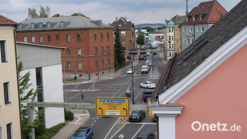 Ein Blick vom Balkon der Penthouse-Wohnung auf den Kolpingplatz. Bild: Kunz