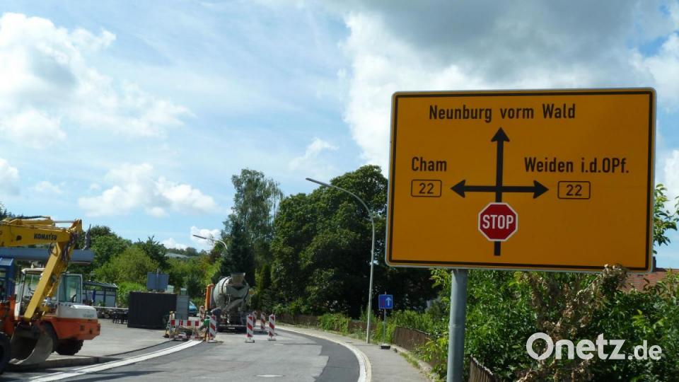 Ab Ende nächster Woche ist die Stadt nicht mehr über die Eigelsberger Kreuzung an der Bundesstraße 22 erreichbar. Bild: Portner