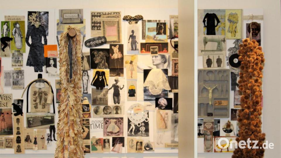Auf den Blickwinkel kommt es an: Die große Collage von Ulrike Prusseit belebt den Hintergrund während zwei Kleider von Charlotte Vögele im Vordergrund ruhen. Eine stimmige Ausstellung erwartet Besucher der Stadtgalerie Alte Feuerwache. Bild: Dagmar Williamson