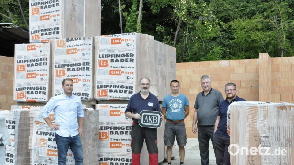 Felix Graf (technischer Betriebsleiter Leipfinger-Bader), Prof. Dr. Matthias Gruschwitz (Vorsitzender des Vereins Amberger Kaolinbahn ), Daniel Männer (Schriftführer), Wolfgang Männer (Kassier) und Sebastian Rezek (Beisitzer). Bild: Matthias Gruschwitz