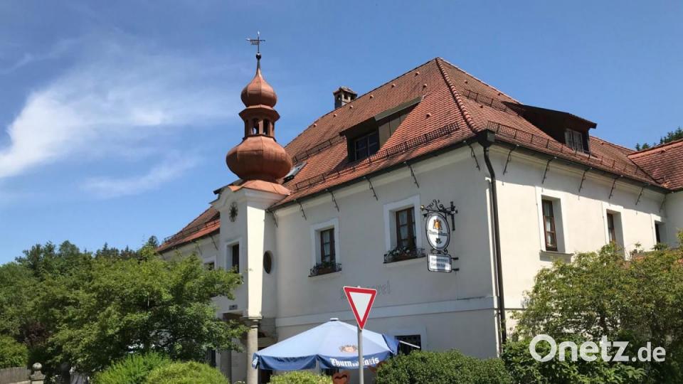 Der Hammerwirt in Neuenhammer. Daneben befindet sich die Privatkirche „Unsere Liebe Frau“. Archivbild: cr