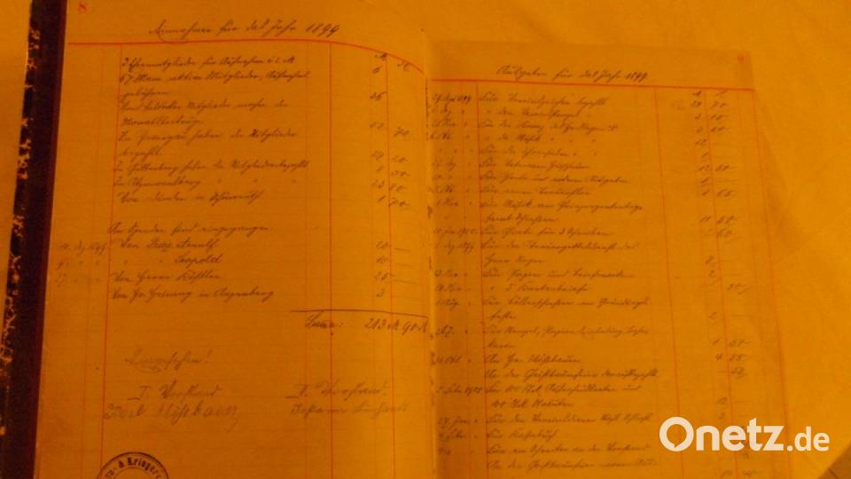 Die ersten beiden Seiten des Kassenbuches aus dem Jahr 1899. Bild: hl