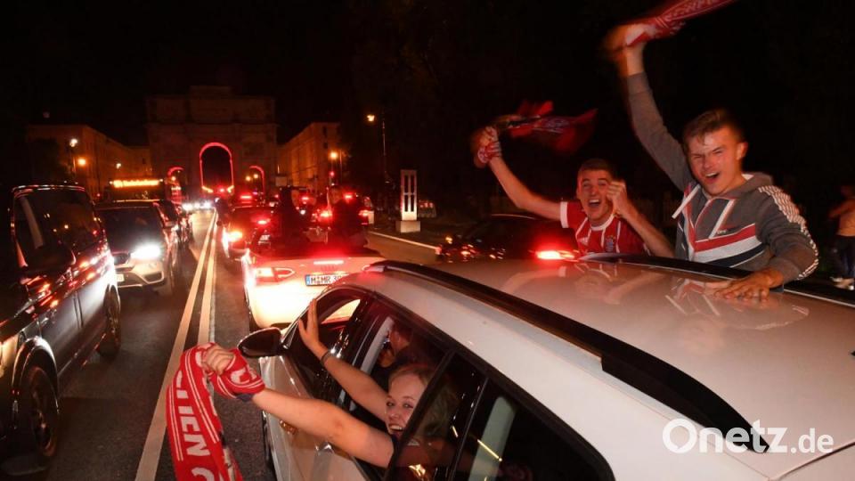 Fußballfans des FC Bayern haben den Sieg ihrer Mannschaft im Finale der Champions League und das damit erreichte Triple gefeiert. Bild: Felix Hörhager