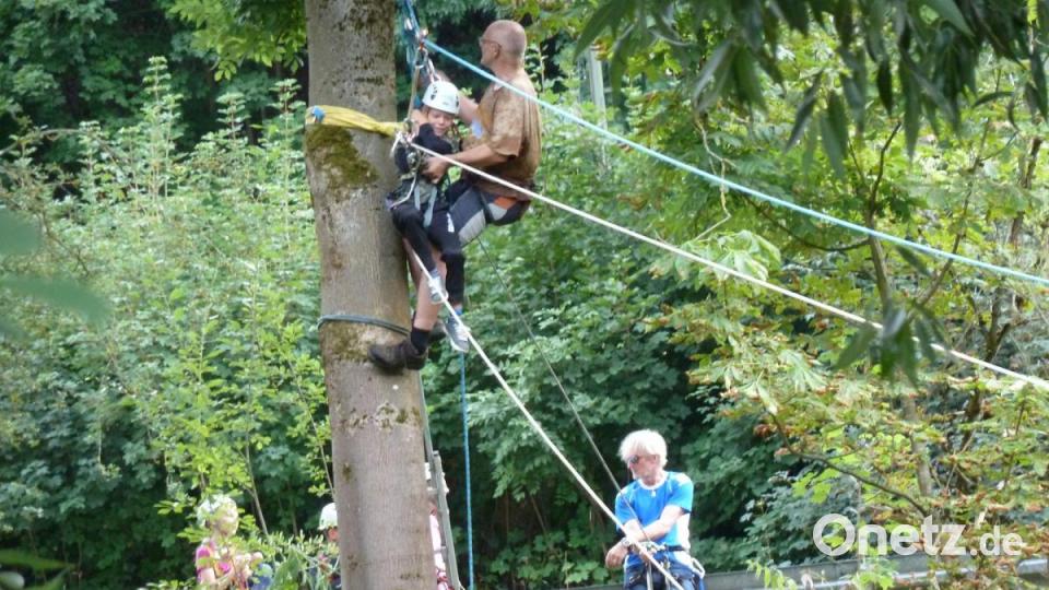 Balancierend ans andere Ufer der &quot;Noo&quot; und per Seilrutsche wieder zurück. Bild: wrt
