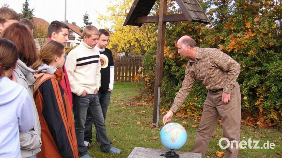 Schüler der Mittelschule in Altenstadt/WN wurden in den Bau einer Sonnenuhr eingebunden. Bild: cr