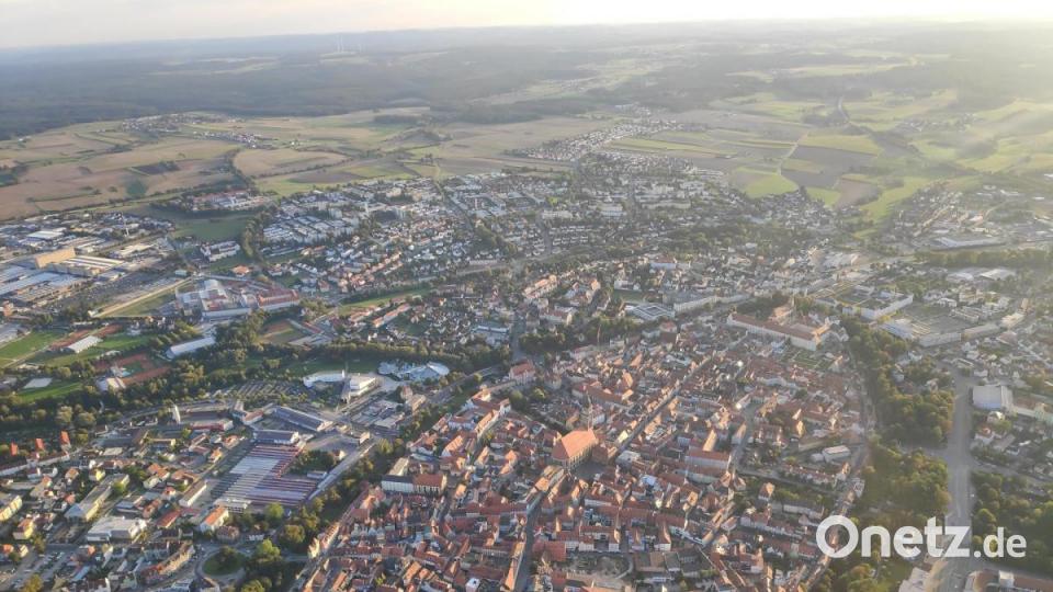Amberg aus der Luft: Ja, nun erkennt man, warum viele vom &quot;Amberger Ei&quot; sprechen. Bild: Andreas Graf