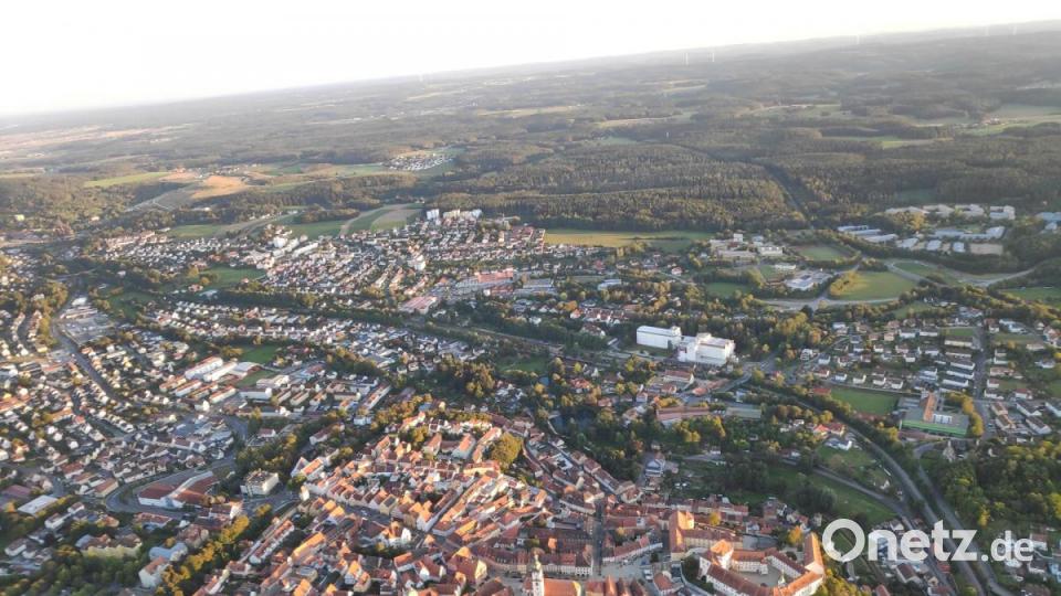 Traumhaft schön: Sulzbach-Rosenberg von oben - angestrahlt von der Abendsonne. Bild: Andreas Graf